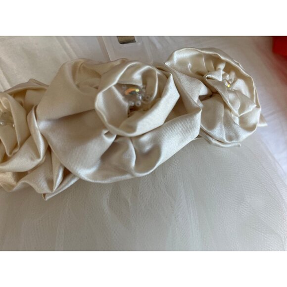 Vintage 1970\'s Bridal Head Dress Veil With Three Satin Roses Rhinestones main image 8